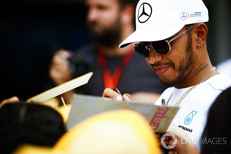 Hamilton tagadja, hogy a Mercedes hátrányban lenne