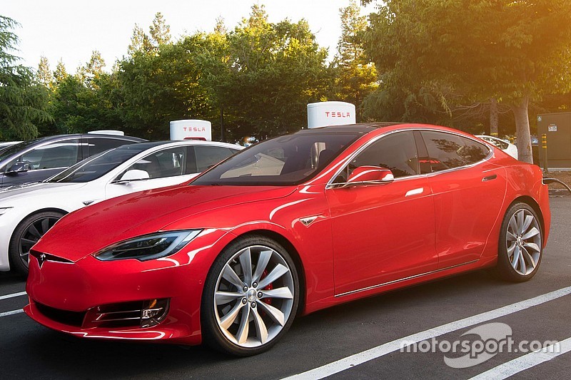 La Tesla P100D plus rapide qu'une hypercar grâce à une fonction cachée