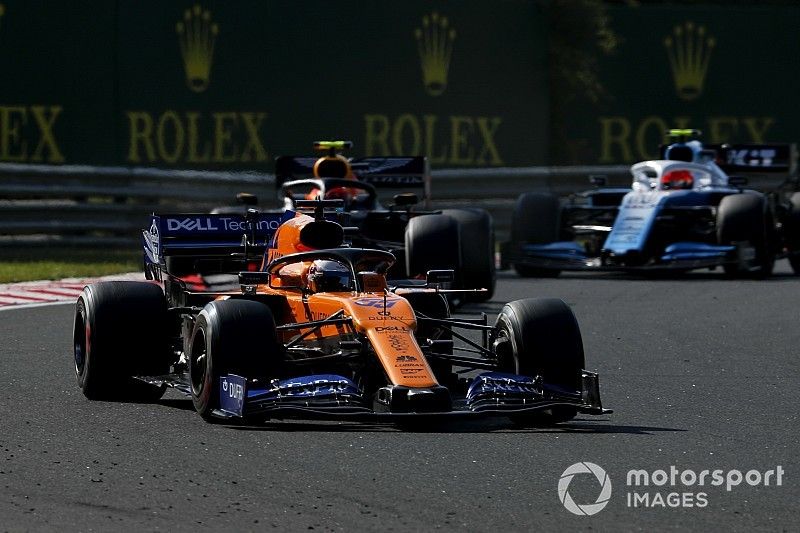 Carlos Sainz Jr., McLaren MCL34, leads Pierre Gasly, Red Bull Racing RB15, and Robert Kubica, Williams FW42