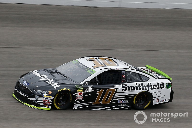 Almirola lidera la primera práctica del sábado en Kansas