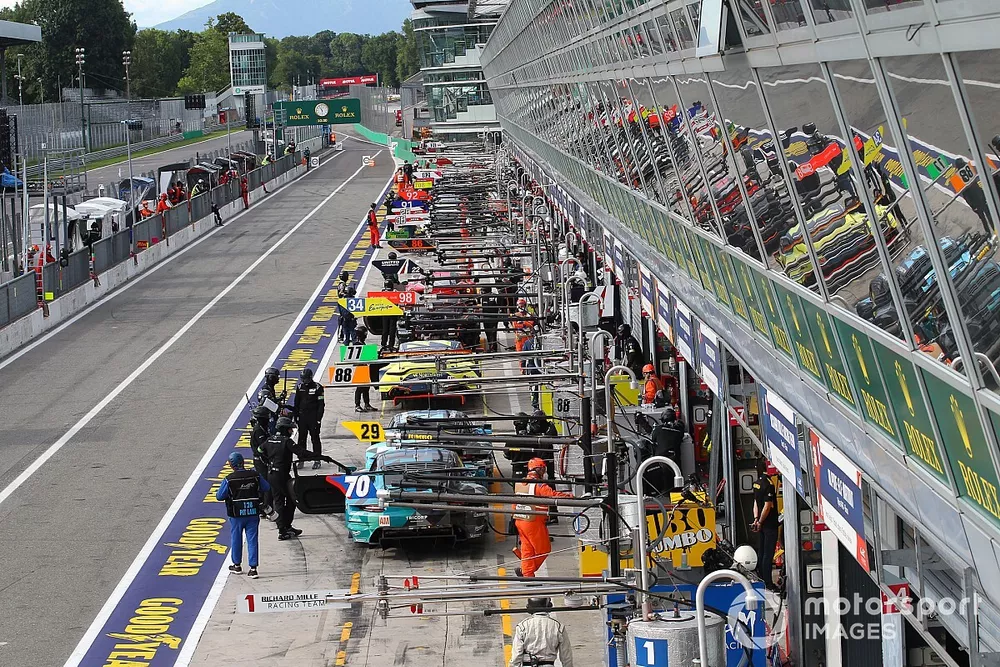 Atmosfera in pitlane
