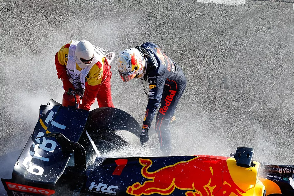 Max Verstappen, Red Bull Racing, si ritira dalla gara
