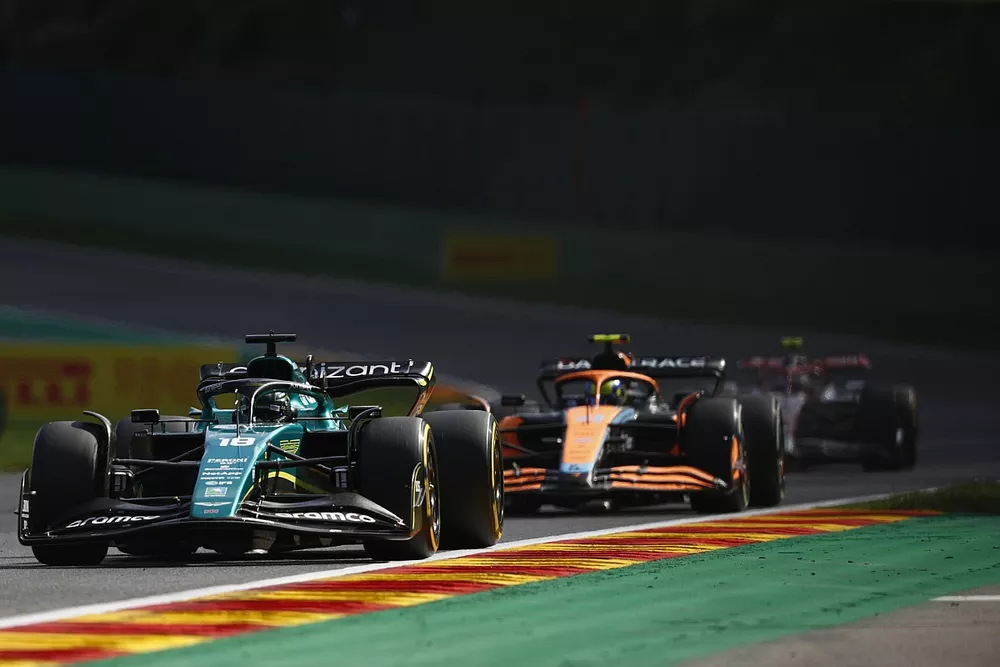 Lance Stroll, Aston Martin AMR22, Lando Norris, McLaren MCL36