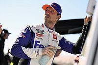 Hamlin vence a Almirola por la pole de NASCAR Cup en Talladega