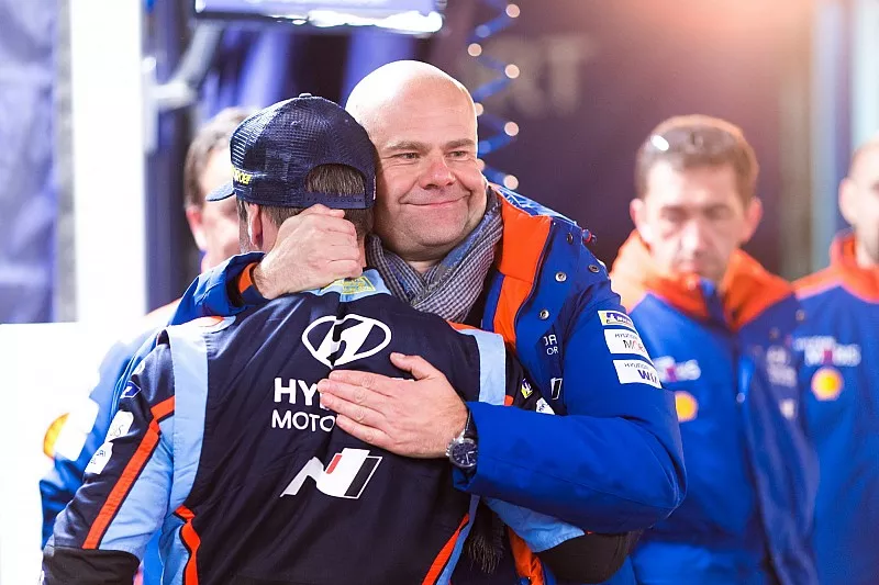 Andrea Adamo, Team principal Hyundai Motorsport, avec S&eacute;bastien Loeb, Hyundai Motorsport