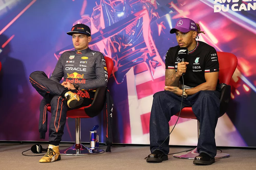 Max Verstappen, Red Bull Racing, 1&ordf; posici&oacute;n, Lewis Hamilton, Mercedes-AMG, 3&ordf; posici&oacute;n, en la rueda de prensa