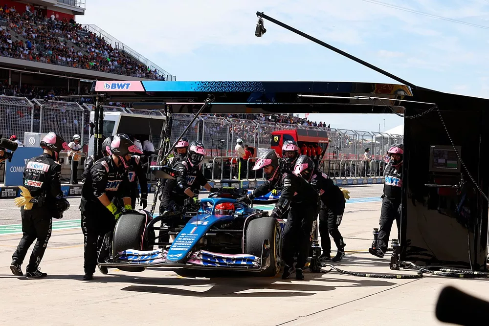 Abandon d'Esteban Ocon, Alpine A523