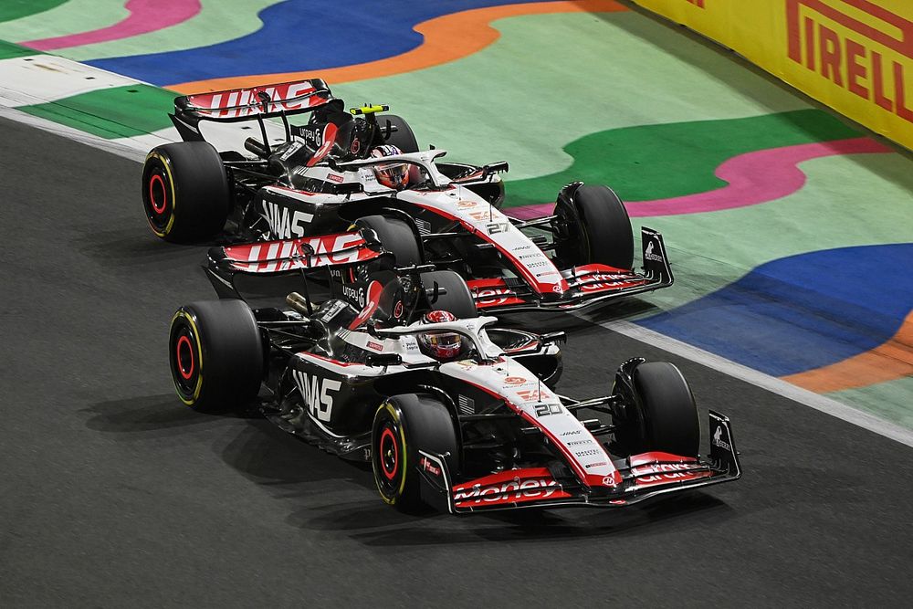 Kevin Magnussen, Haas VF-23, Nico Hulkenberg, Haas VF-23