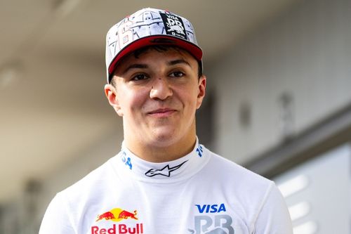 F1: Hadjar faz confissão sobre comportamento dentro do carro e rádio com equipe