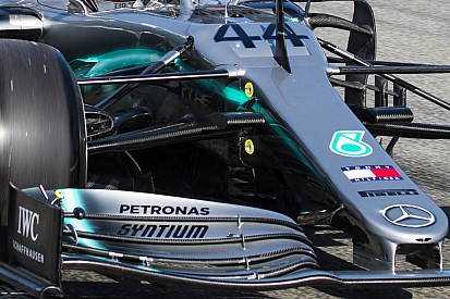 A Red Bull és a Mercedes hazardírozik: A Ferrari első szárnya lemásolhatatlan?!