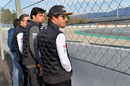 Sainz: Alonso'nun benim yerime sezon içi testine katılması sorun değil