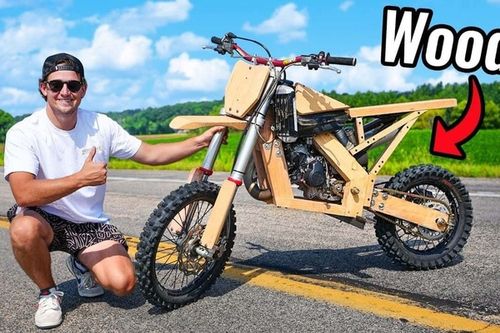 Estos youtubers han creado una motocicleta funcional de madera