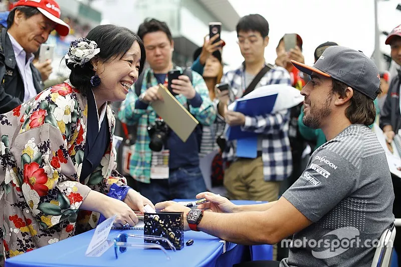 Fernando Alonso, McLaren, firma de aut&oacute;grafos
