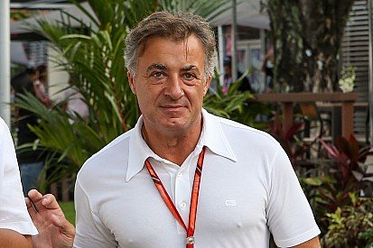 Alesi: Grid kızlarını kaldırmak yanlış, Halo'yu getirmek doğru karar