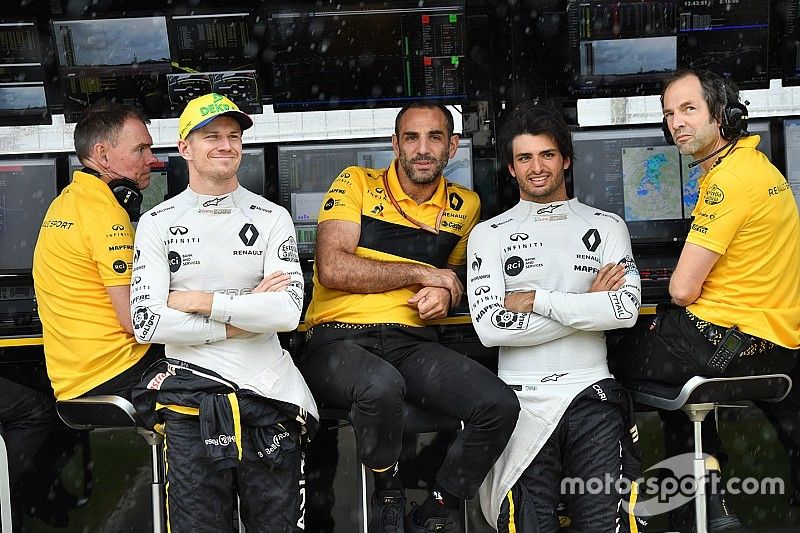 Carlos Sainz Jr., Renault Sport F1 Team and Nico Hulkenberg, Renault Sport F1 Team