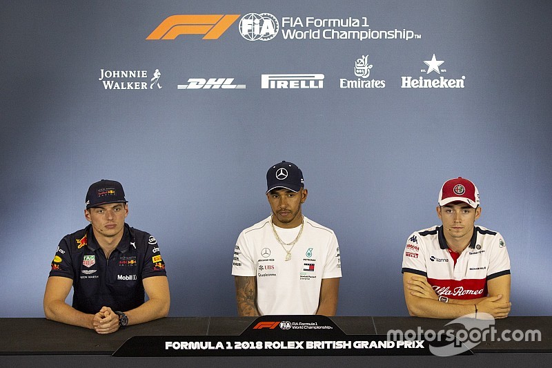 Verstappen szerint Leclerc már idén világbajnok lehet a Ferrarival