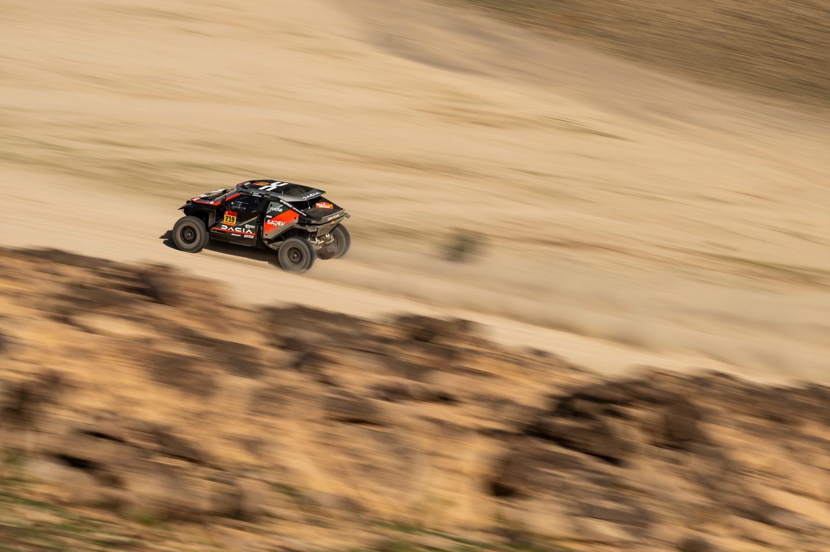 La double crevaison qui arrange bien Sébastien Loeb