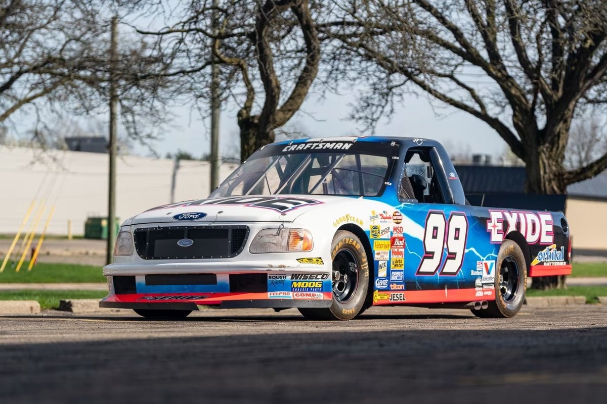 Cleetus McFarland buys Greg Biffle's 2004 NASCAR Cup race car for $47,000