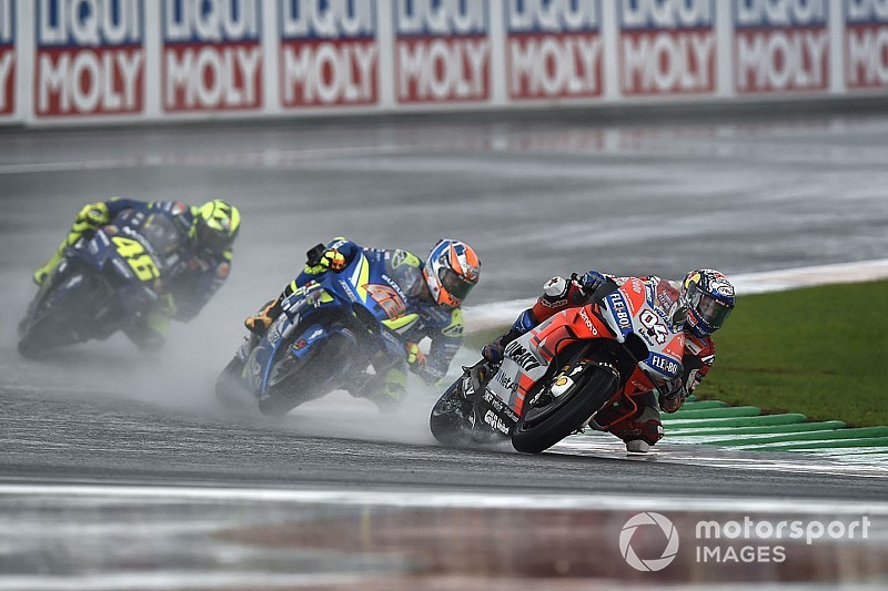 Extra set banden na herstart bracht Dovizioso zege in Valencia