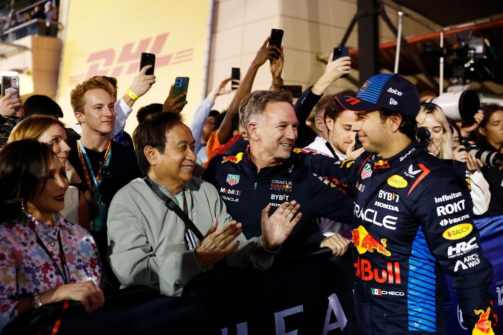 Daranee Yoovidhya, Geri Horner, Christian Horner, Director de Red Bull Racing, el empresario Chalerm Yoovidhya celebran con Sergio Pérez, Red Bull Racing, la 2ª posición, en el Parc Ferme.