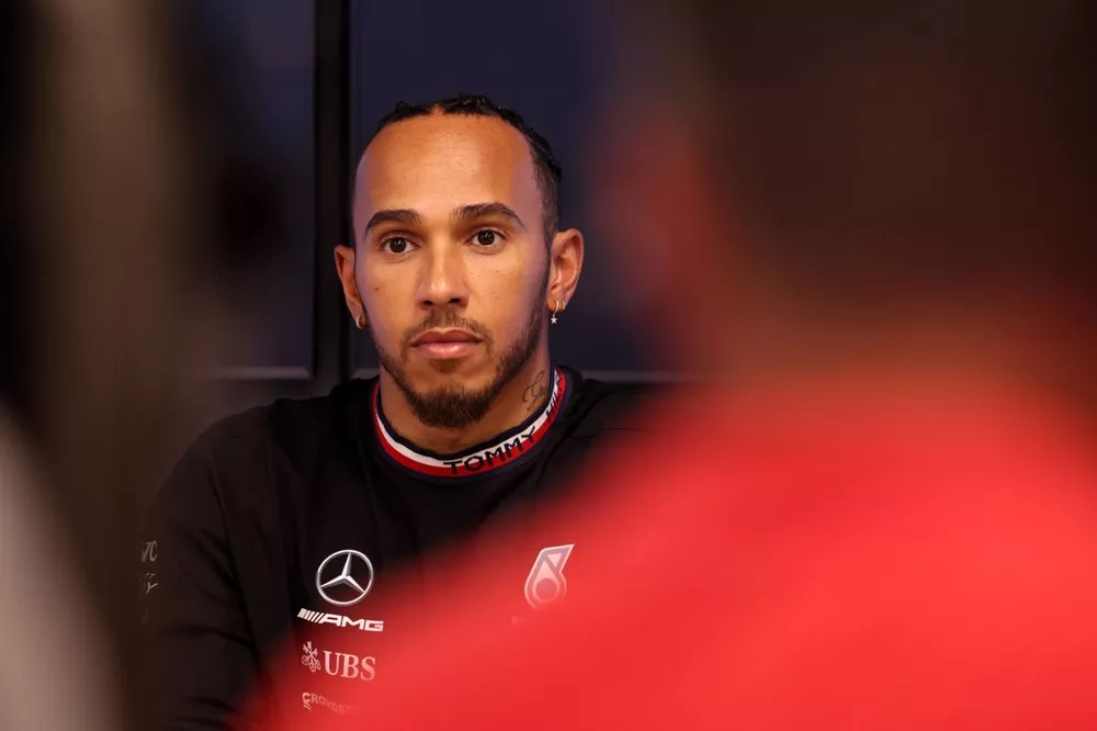 Lewis Hamilton, Mercedes AMG, parle aux médias