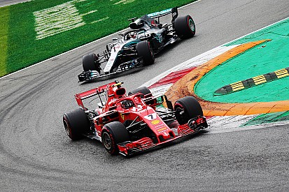 Räikkönen hátsó kameranézetéből Hamilton sorsdöntő előzése az Olasz Nagydíjról