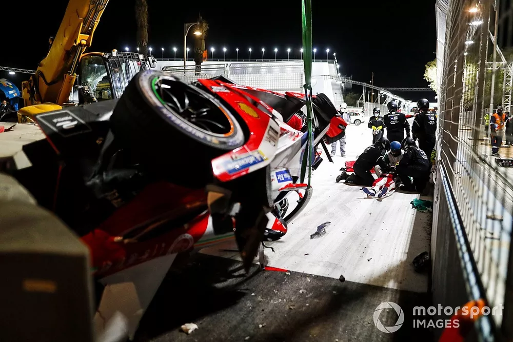 Alex Lynn, Mahindra Racing, M7Electro pris en charge par les services de secours apr&egrave;s son accident