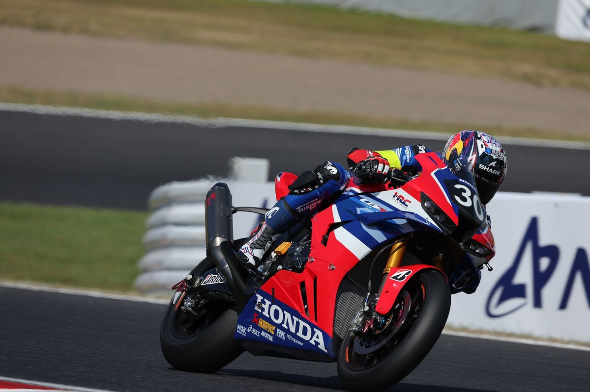 ホンダのヨハン・ザルコ、ヤマハワークスのロカテッリ僅差で下しポール