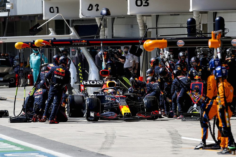 Max Verstappen, Red Bull Racing RB16B, makes a pit stop