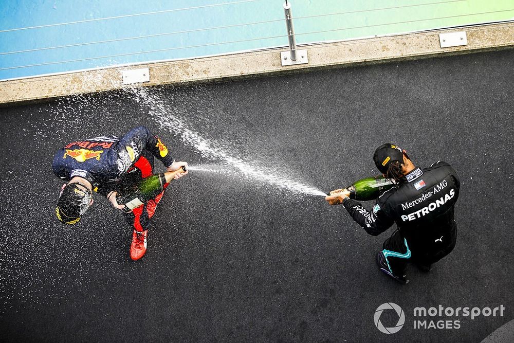 Podio: el segundo lugar Max Verstappen, Red Bull Racing  ganador de la carrera Lewis Hamilton, Mercedes-AMG F1