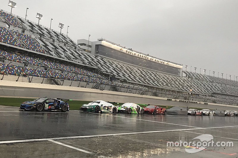 Rolex 24: La lluvia frena la carrera en Daytona