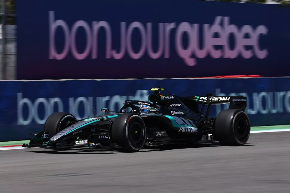 Mercedes imponeert in rommelige F1-training Canada, Verstappen vijfde