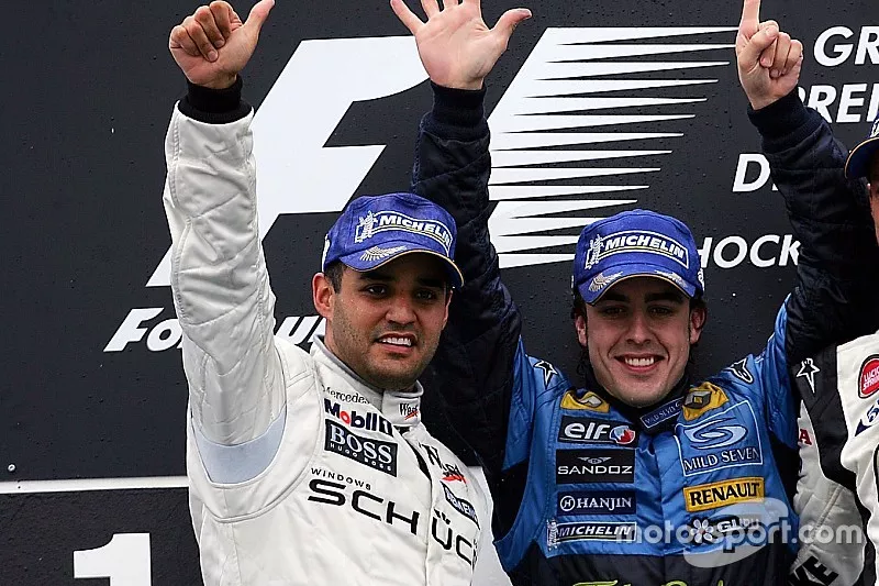 Podium: Second place Juan Pablo Montoya, McLaren; Race winner Fernando Alonso, Renault and third place Jenson Button, BAR
