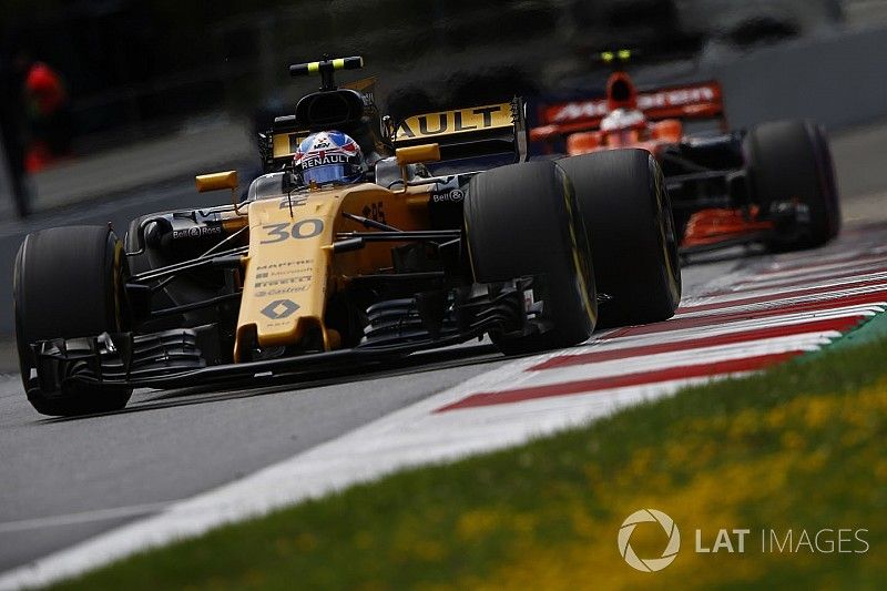 Jolyon Palmer, Renault Sport F1 Team RS17, Stoffel Vandoorne, McLaren MCL32