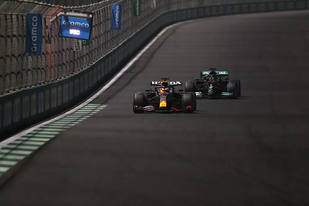 Max Verstappen, Red Bull Racing Lewis Hamilton, Mercedes 