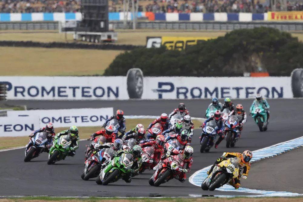 Andrea Iannone, Team Go Eleven leads