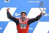 Petrucci gana en Le Mans en carrera con caída de Rossi