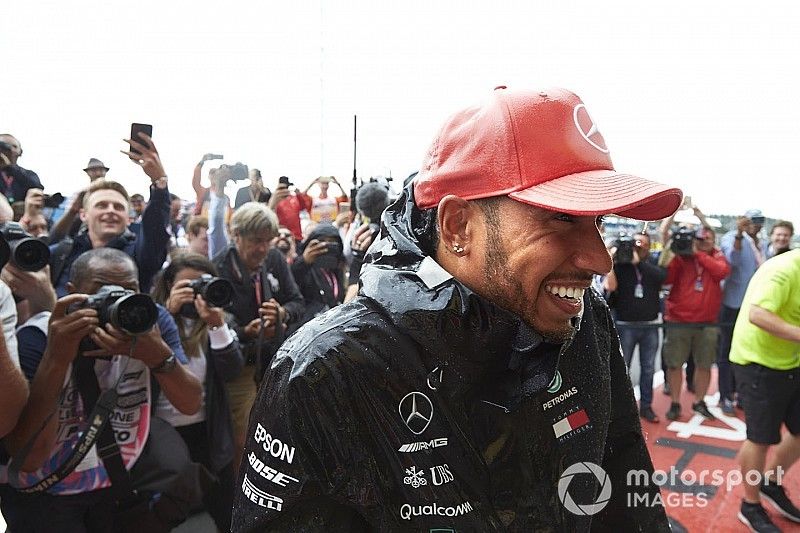 Lewis Hamilton, Mercedes AMG F1 celebra con el equipo Mercedes