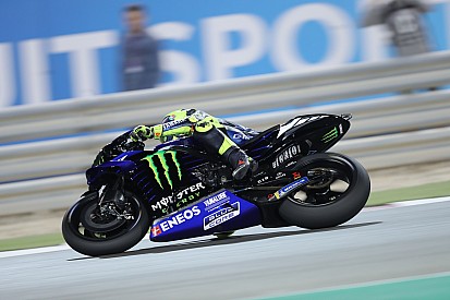 Rossi a versenyben reménykedik, Dovi az időmérőn ámuldozik