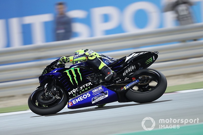 Rossi a versenyben reménykedik, Dovi az időmérőn ámuldozik