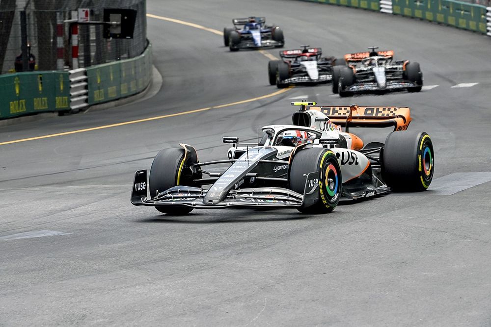 Lando Norris, McLaren MCL60, Oscar Piastri, McLaren MCL60