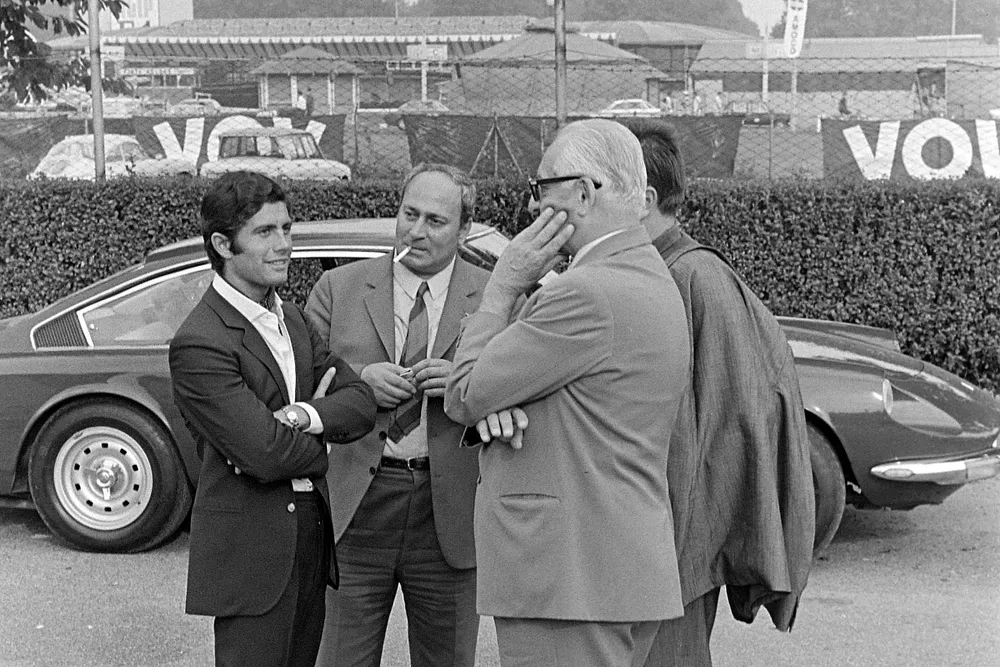 Enzo Ferrari avec Giacomo Agostini 

