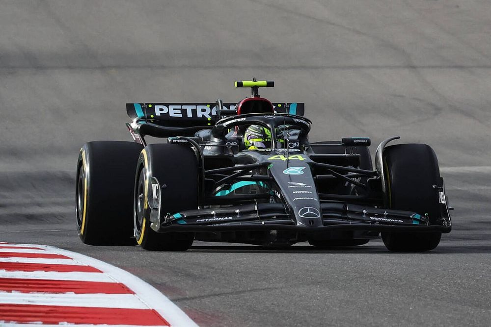 Lewis Hamilton, Mercedes F1 W14, Charles Leclerc, Ferrari SF-23