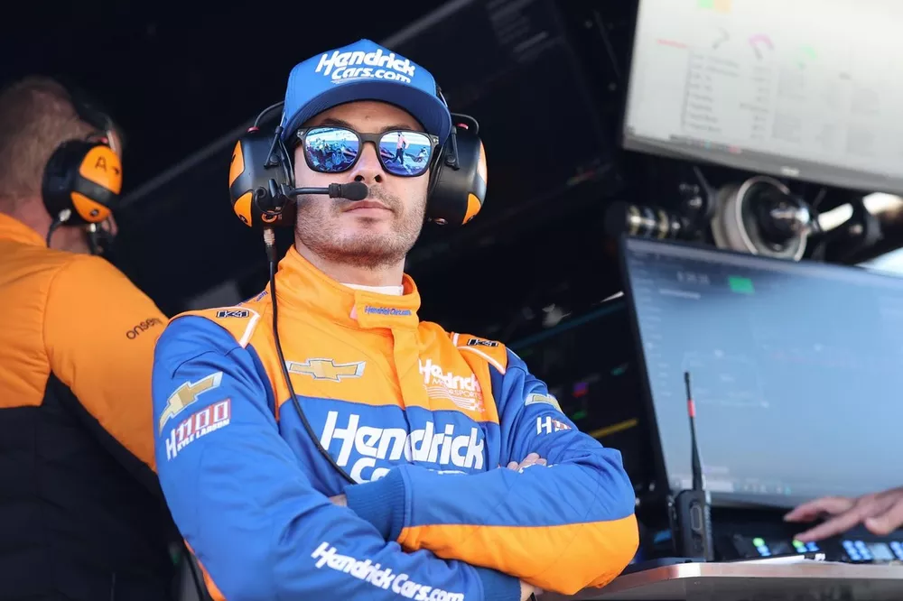 Kyle Larson bij het ori&euml;ntatieprogramma voor rookies.