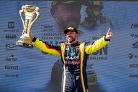 NASCAR Brasil: Jorge Martelli recebe troféu de campeão da Challenge em premiação no Velocitta