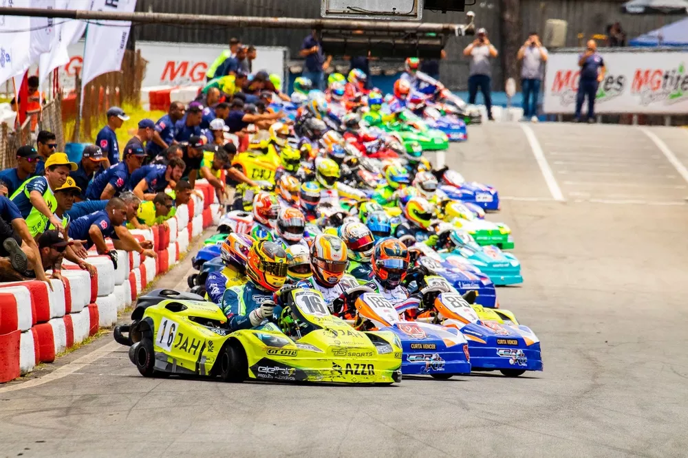 Largada da &uacute;ltima edi&ccedil;&atilde;o das 500 Milhas de Kart. Foto: Rafa Catelan