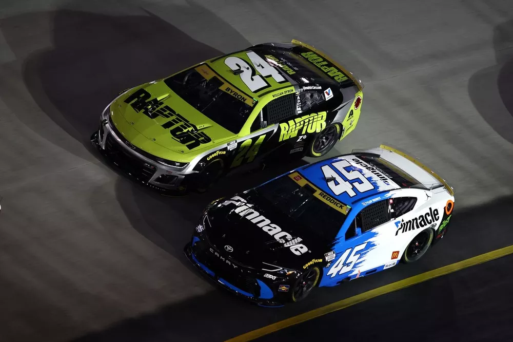 Tyler Reddick, 23XI Racing Toyota, William Byron, Hendrick Motorsports Chevrolet