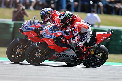 Grande doppietta Ducati nelle Qualifiche di Aragon: pole di Lorenzo davanti a Dovizioso. Notte fonda per Rossi