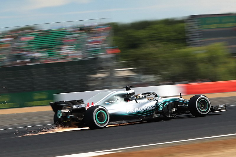Onboard videón Hamilton fenomenális felzárkózása a Brit Nagydíjról