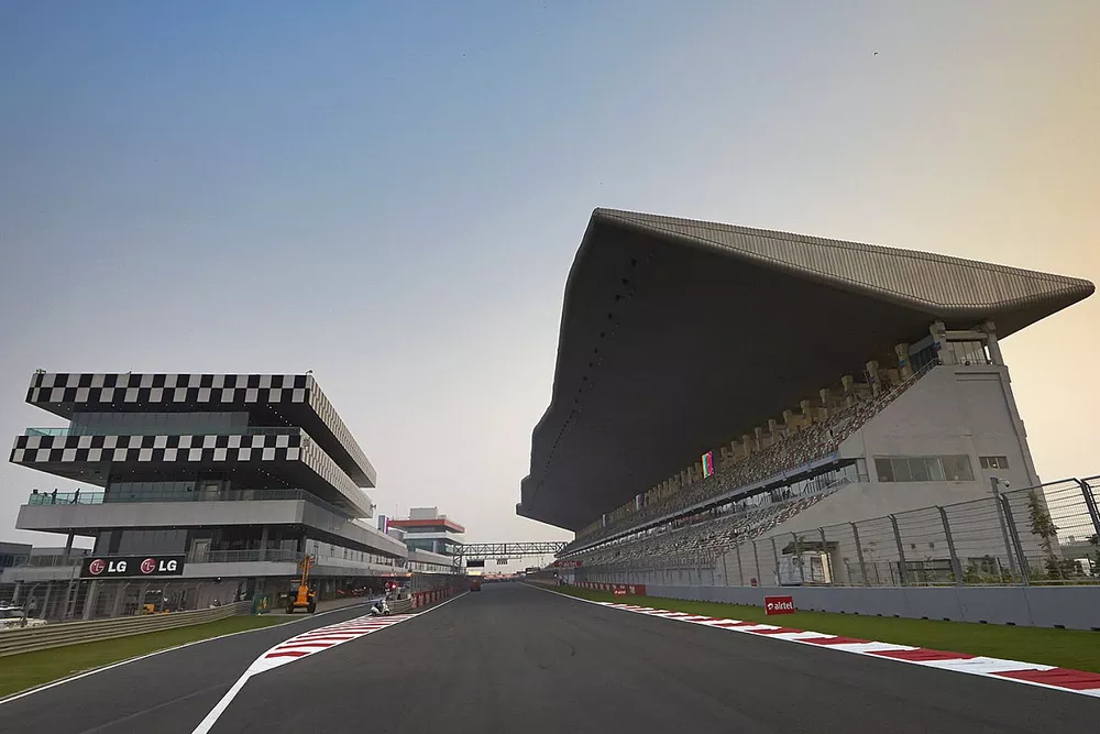 Main straight line